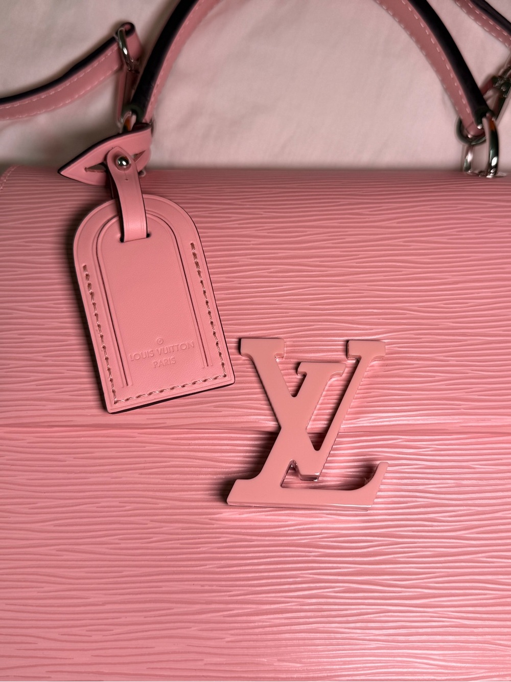 Louis Vuitton Grenelle PM in Rose Ballerine Epi Leather - Picture 11 of 16